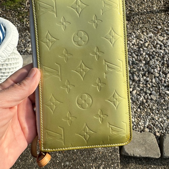 Louis Vuitton Lexington Vernis Pochette with Dust Bag - Picture 14 of 16